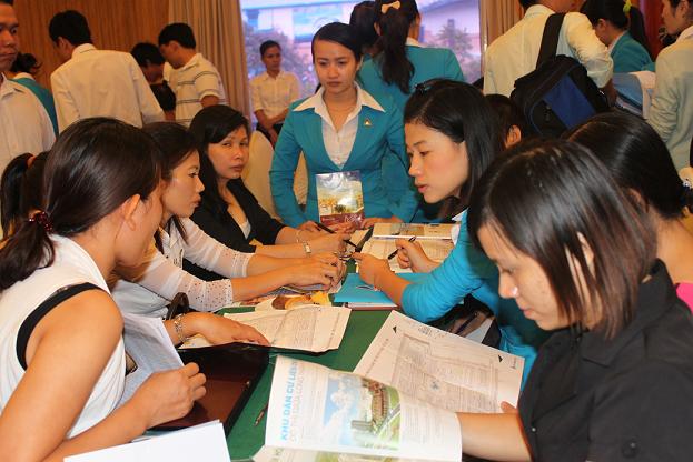 Rủ nhau ra ngoại thành “săn” đất nền giá rẻ